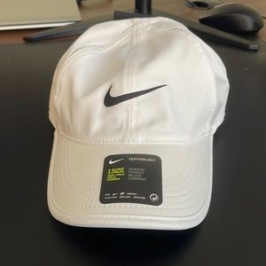 Brand new Nike Women’s Featherlight Hat White